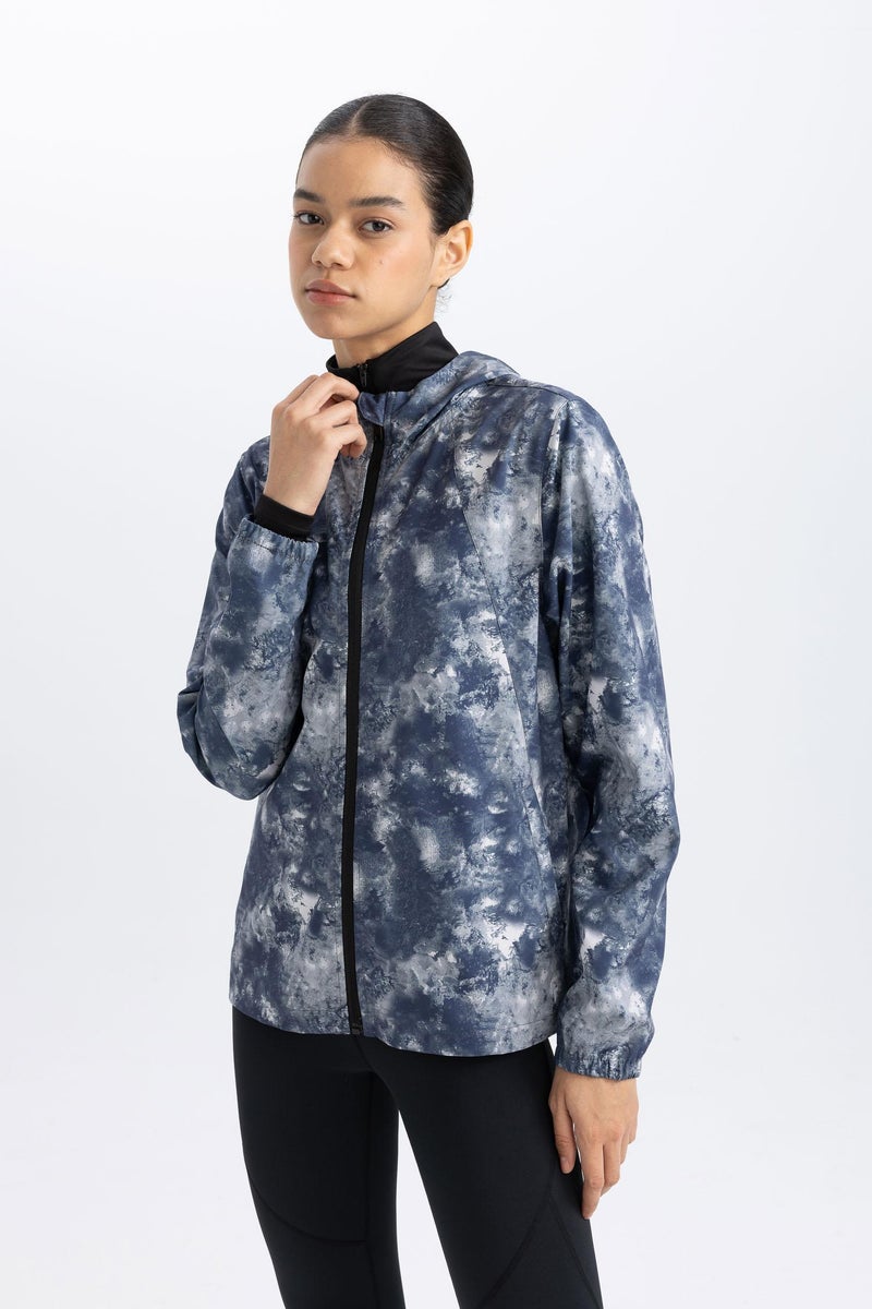 ديفاكتو جاكيت خفيف وتر بروف مطبوع سليم فيت بكابيشون من DeFactoFit - Image 5